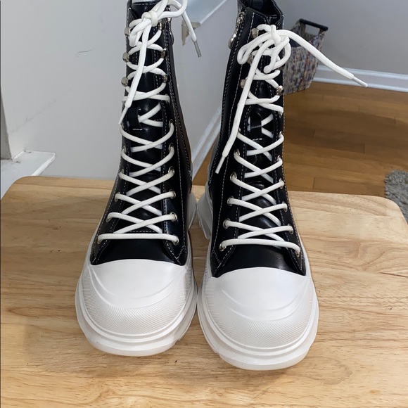 Elegant Black and White Lace-Up Azalea Wang Women's Boots - Picture 2 of 5